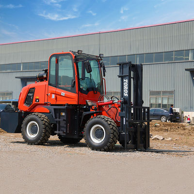 4 tekerlekli 5000 lbs küçük engebeli arazi forklift otomatik şanzıman