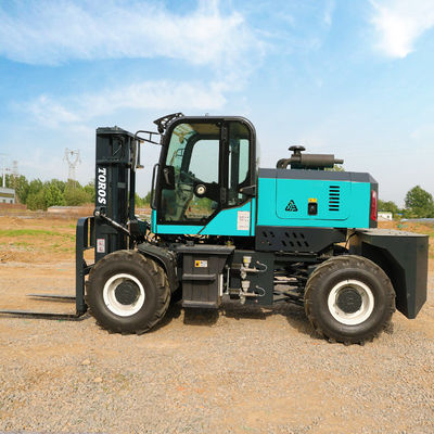 2 Çatal Kalınlığında 7000 Lbs Oturmalı Otomatik Engebeli Arazi Forklifti