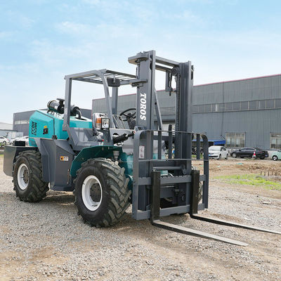 Dizel Kumandalı 3.5-5.0ton Dört Tekerlekten Çekişli Forklift Sağlam Arazi Forklifti