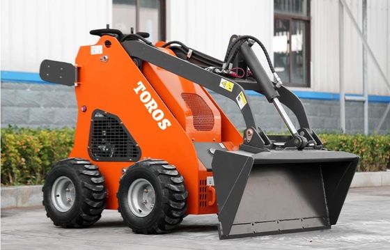 Güçlü Mini Stand Up Skid Steer Çiftlik Skid Steers Çok Kullanımlı