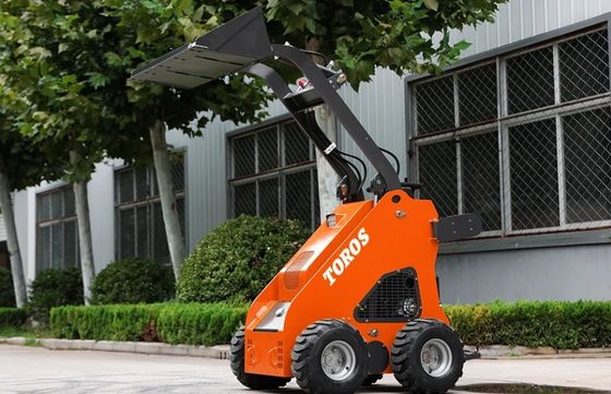 Güçlü Mini Stand Up Skid Steer Çiftlik Skid Steers Çok Kullanımlı
