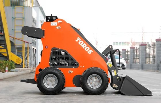 Güçlü Mini Stand Up Skid Steer Çiftlik Skid Steers Çok Kullanımlı
